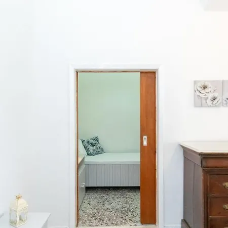 Myroviglia Ysternia * Isternia (Tinos)