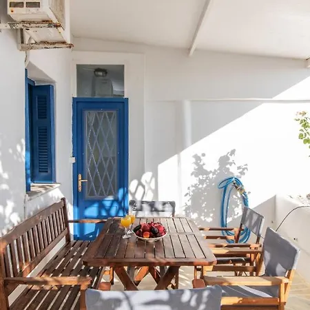 Myroviglia Ysternia * Isternia (Tinos)
