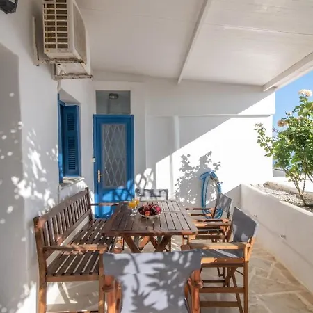 Myroviglia Ysternia * Isternia (Tinos)