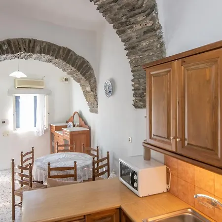 Myroviglia Ysternia Isternia (Tinos)