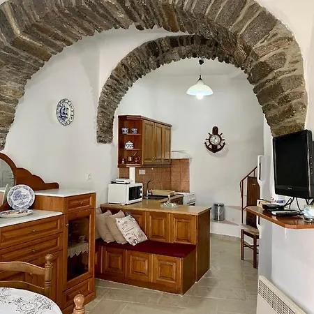 Myroviglia Ysternia Isternia (Tinos)